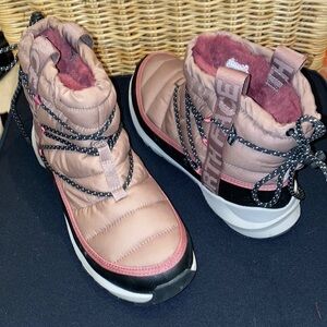 The North Face Thermoball  Waterproof Puff Boots Like New Sz 11 LAST CALL 😲